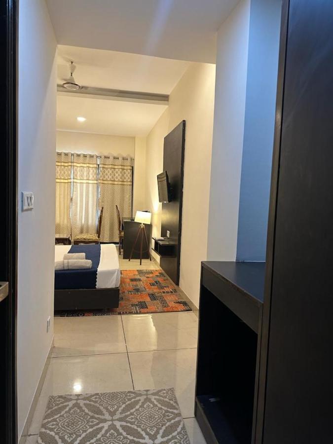 Hotel Jb Residency !! Luxurious & Royal Balcony Rooms !! Large Rooms Zirakpur Dış mekan fotoğraf