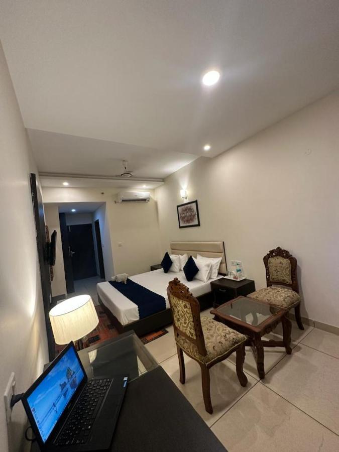 Hotel Jb Residency !! Luxurious & Royal Balcony Rooms !! Large Rooms Zirakpur Dış mekan fotoğraf