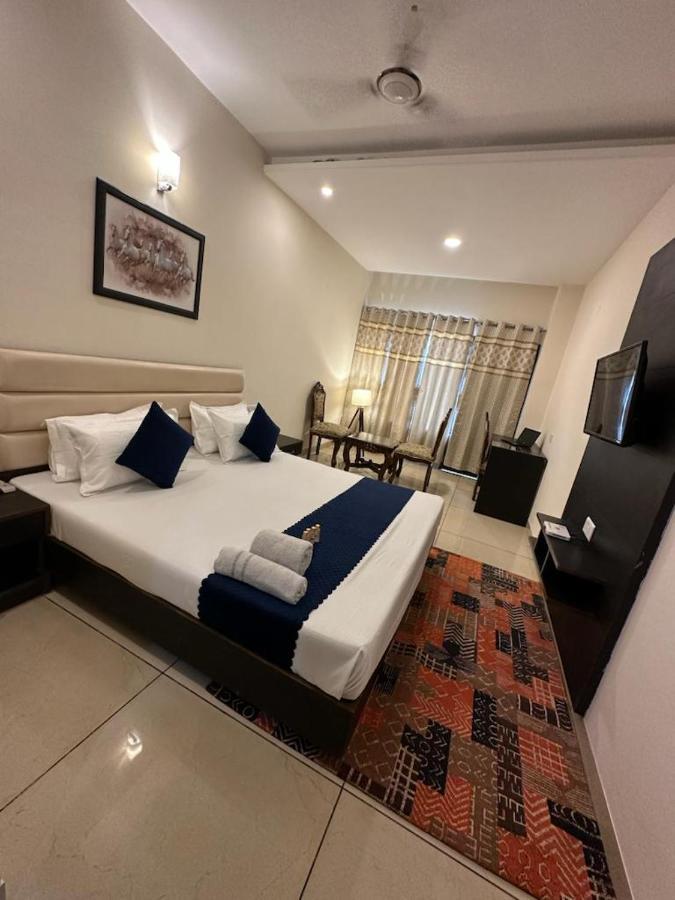 Hotel Jb Residency !! Luxurious & Royal Balcony Rooms !! Large Rooms Zirakpur Dış mekan fotoğraf