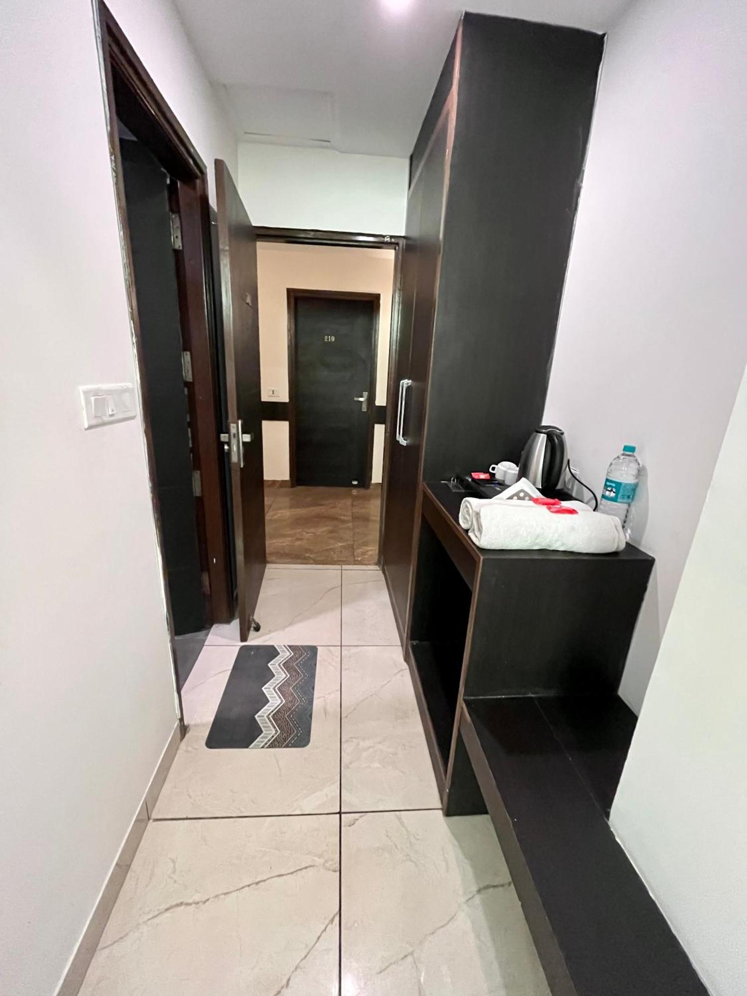Hotel Jb Residency !! Luxurious & Royal Balcony Rooms !! Large Rooms Zirakpur Dış mekan fotoğraf