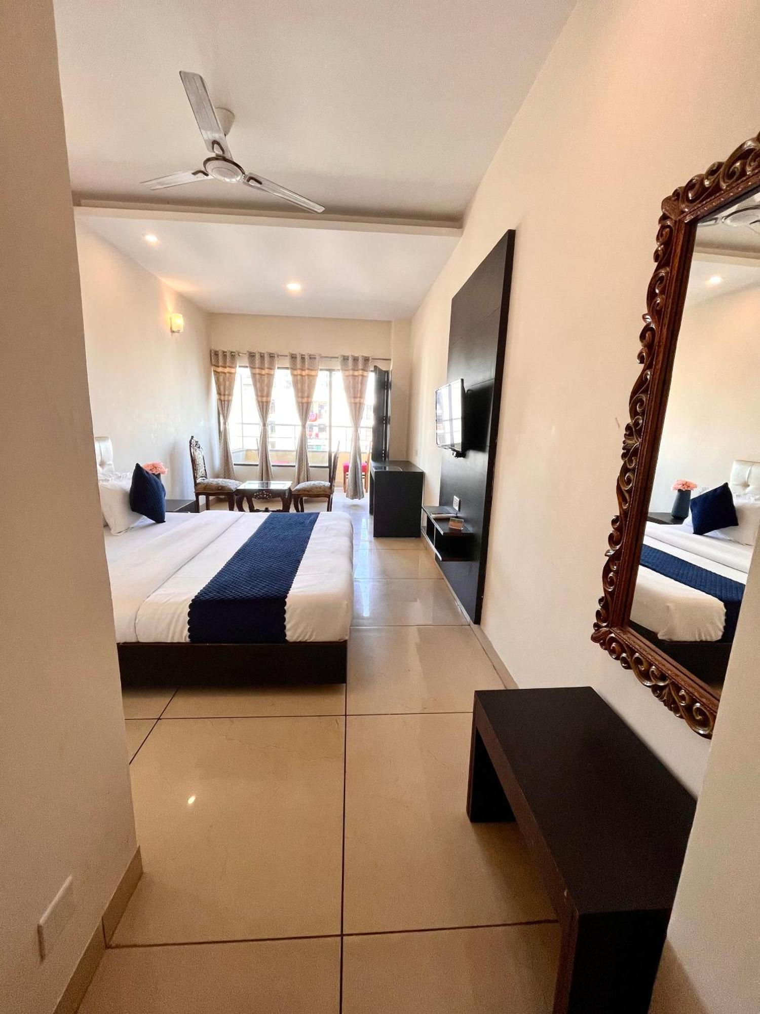 Hotel Jb Residency !! Luxurious & Royal Balcony Rooms !! Large Rooms Zirakpur Dış mekan fotoğraf