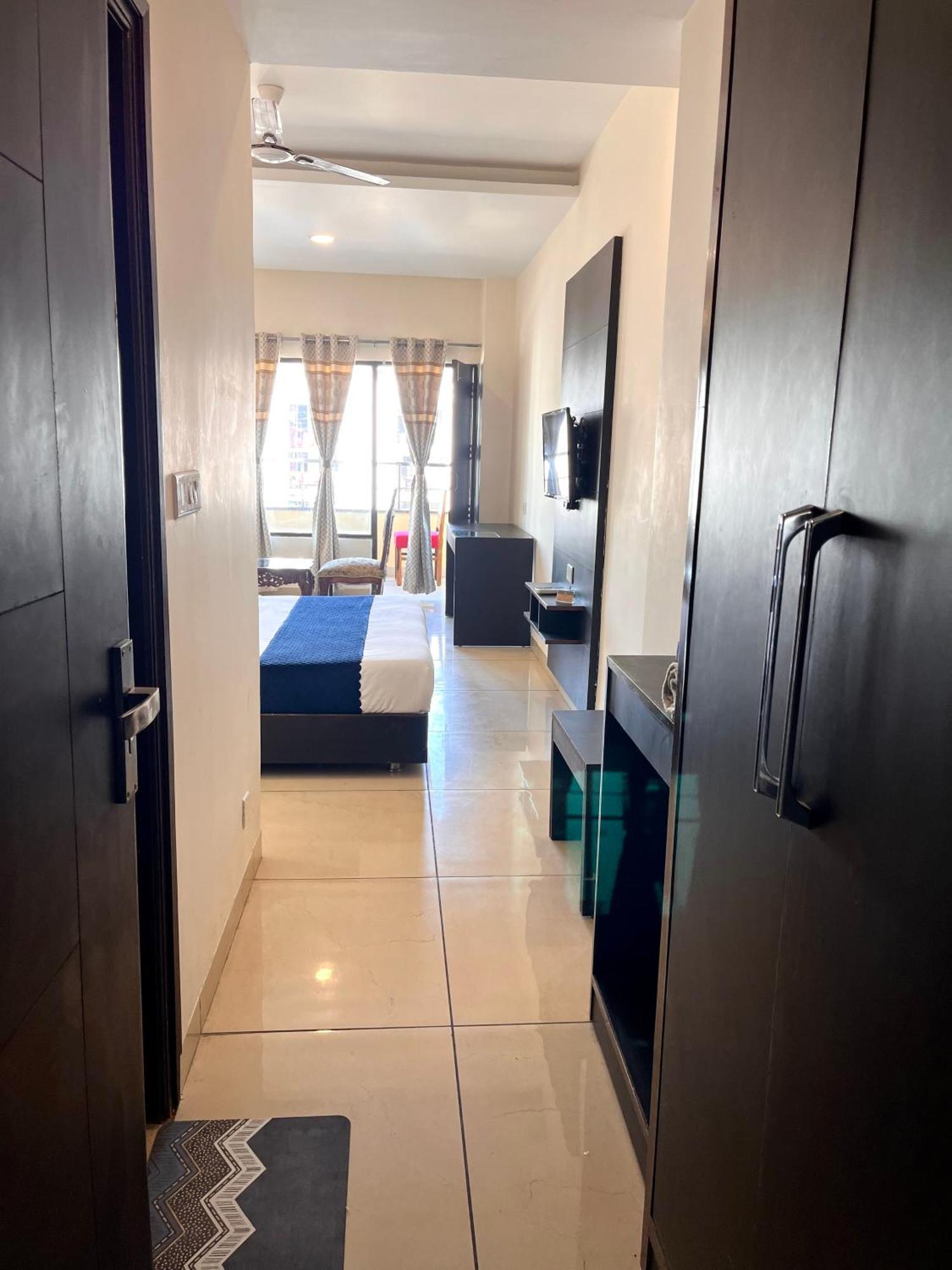 Hotel Jb Residency !! Luxurious & Royal Balcony Rooms !! Large Rooms Zirakpur Dış mekan fotoğraf