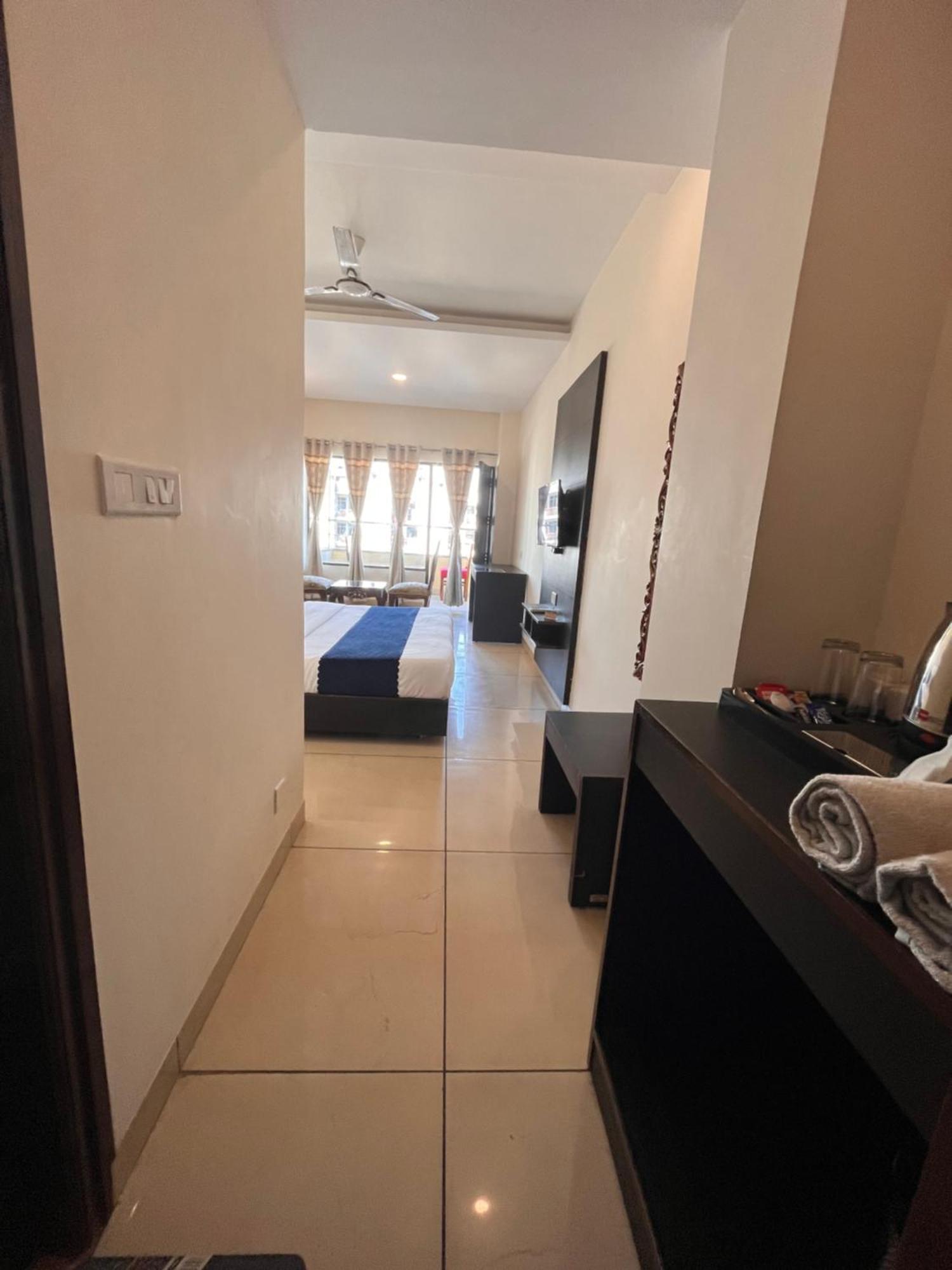 Hotel Jb Residency !! Luxurious & Royal Balcony Rooms !! Large Rooms Zirakpur Dış mekan fotoğraf