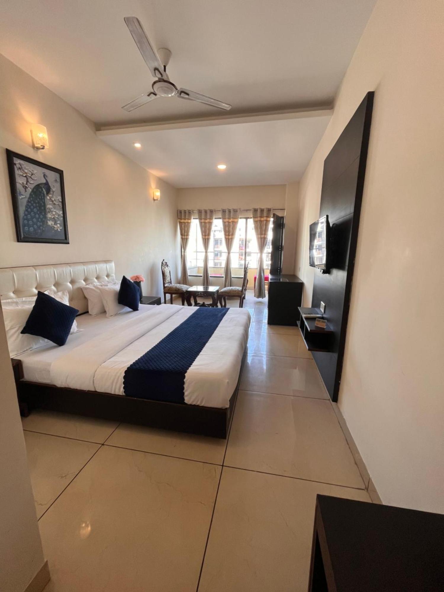 Hotel Jb Residency !! Luxurious & Royal Balcony Rooms !! Large Rooms Zirakpur Dış mekan fotoğraf