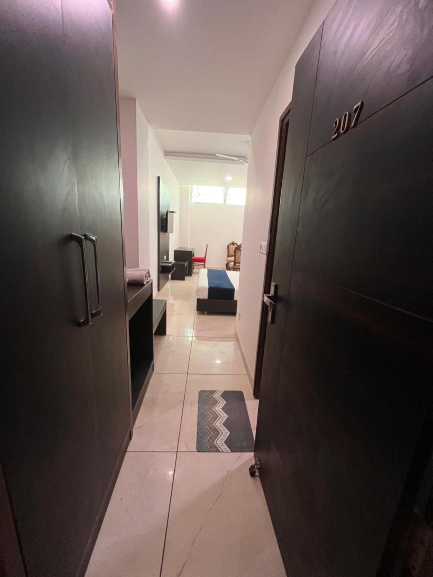 Hotel Jb Residency !! Luxurious & Royal Balcony Rooms !! Large Rooms Zirakpur Dış mekan fotoğraf