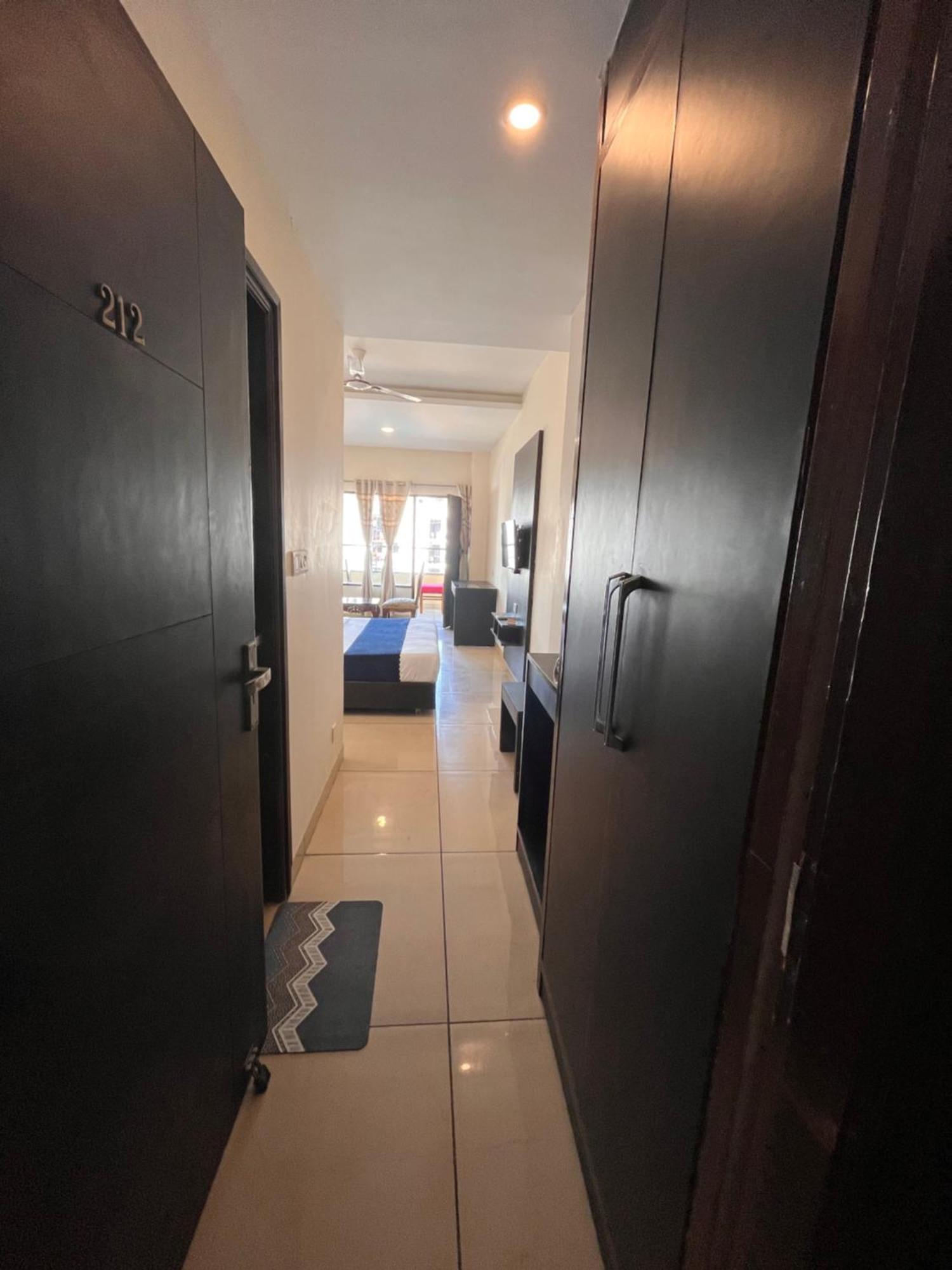 Hotel Jb Residency !! Luxurious & Royal Balcony Rooms !! Large Rooms Zirakpur Dış mekan fotoğraf